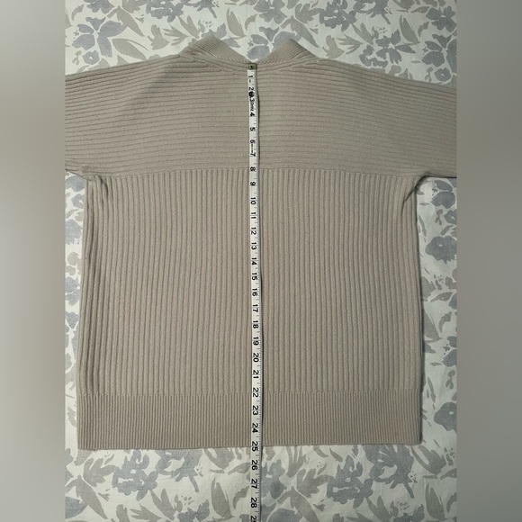 Vince Cashmere/Wool sweater - Picture 8 of 8